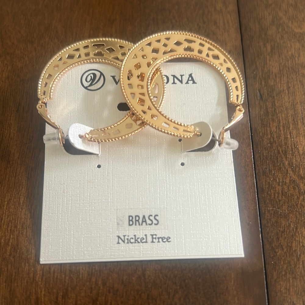 NWT Versona Gold Geometric Necklace and Hoop Earrings Set - Picture 5 of 6